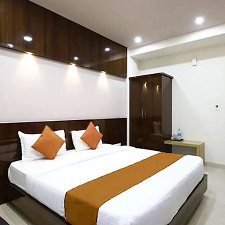 Royal Blue Meridian Inn Bengaluru Zewnętrze zdjęcie