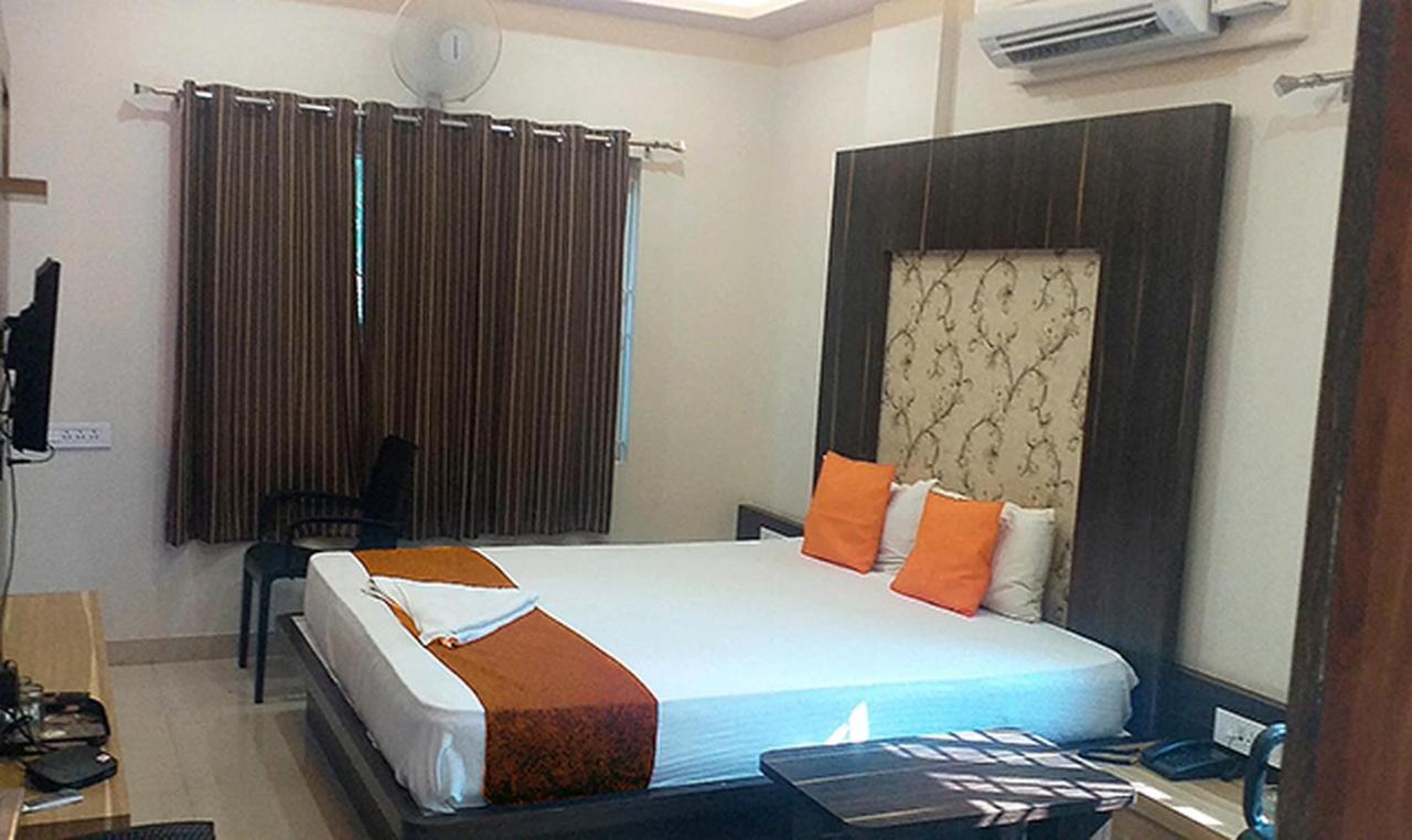 Royal Blue Meridian Inn Bengaluru Zewnętrze zdjęcie